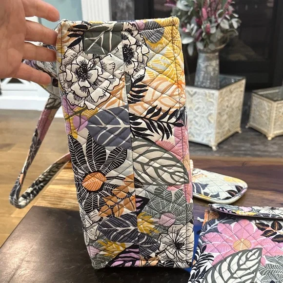 Vera Bradley, Palm Floral, Vibrant Quilted Floral Accessory Set - Picture 4 of 16